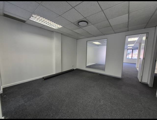 1,276M² OFFICE TO LET IN SANDTON CENTRAL